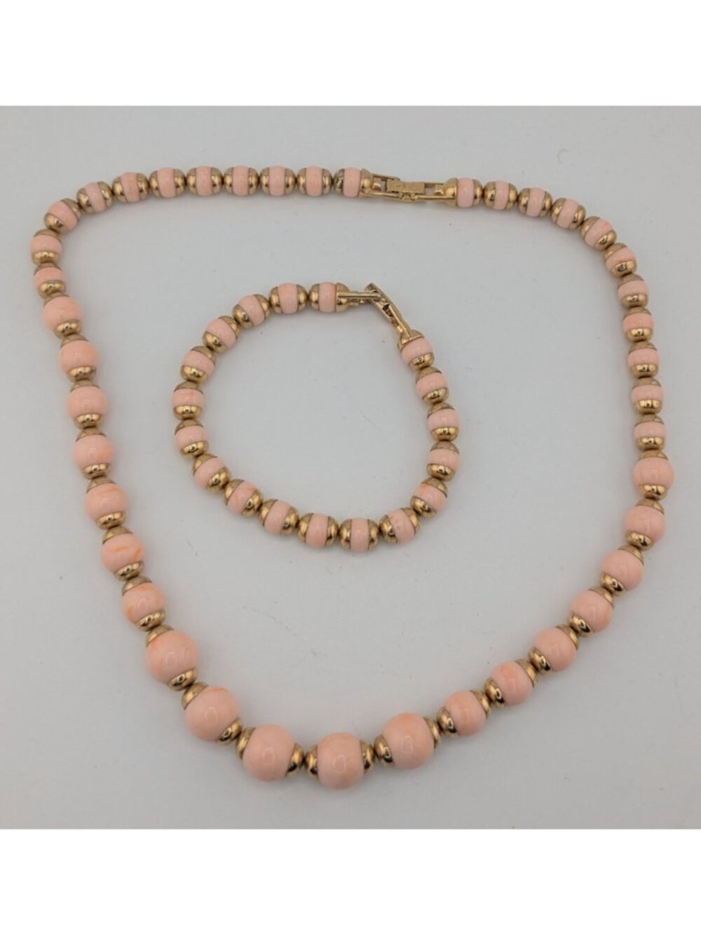 Vintage 80s Avon Necklace & Bracelet Set With Pink Lucite Beads & Gold Tone Acce - Picture 8 of 8